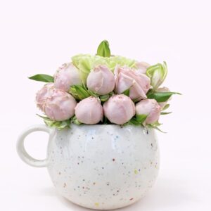 PUODELIS PUOŠTAS ŠVIEŽIOMIS GĖLĖMIS